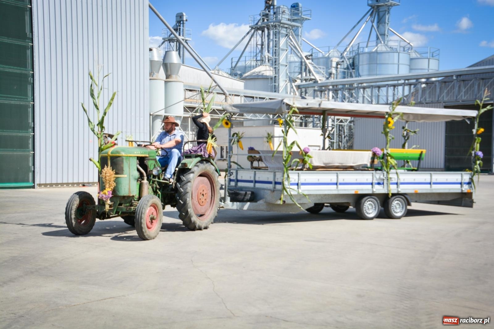Zdjęcie w galerii na portalu naszraciborz.pl: Dożynki parafii Modzurów w Szonowicach – święto plonów i tradycji wiadomości z regionu