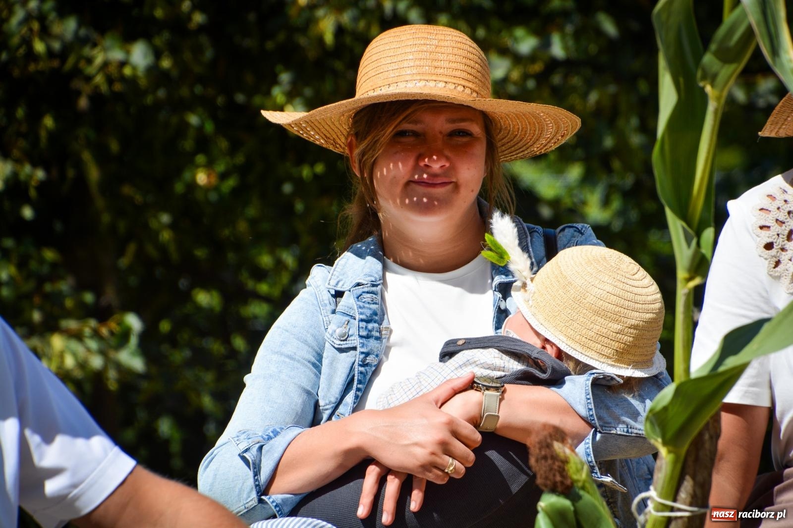 Zdjęcie w galerii na portalu naszraciborz.pl: Dożynki parafii Modzurów w Szonowicach – święto plonów i tradycji wiadomości z regionu