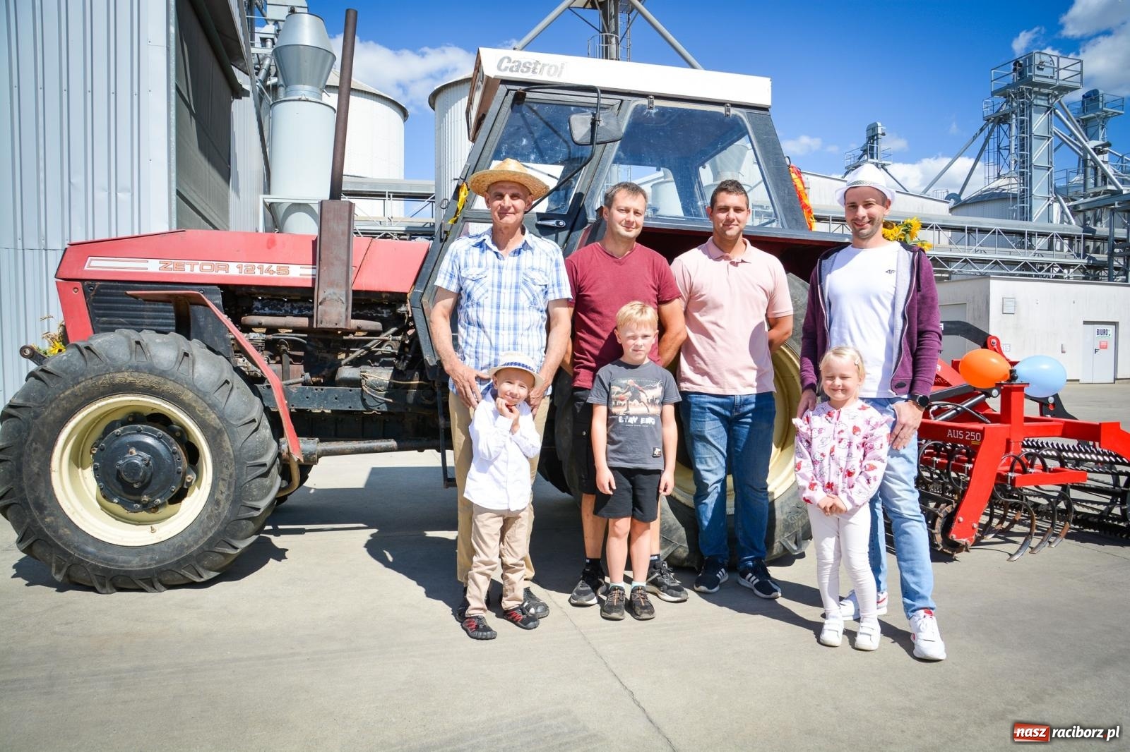 Zdjęcie w galerii na portalu naszraciborz.pl: Dożynki parafii Modzurów w Szonowicach – święto plonów i tradycji wiadomości z regionu