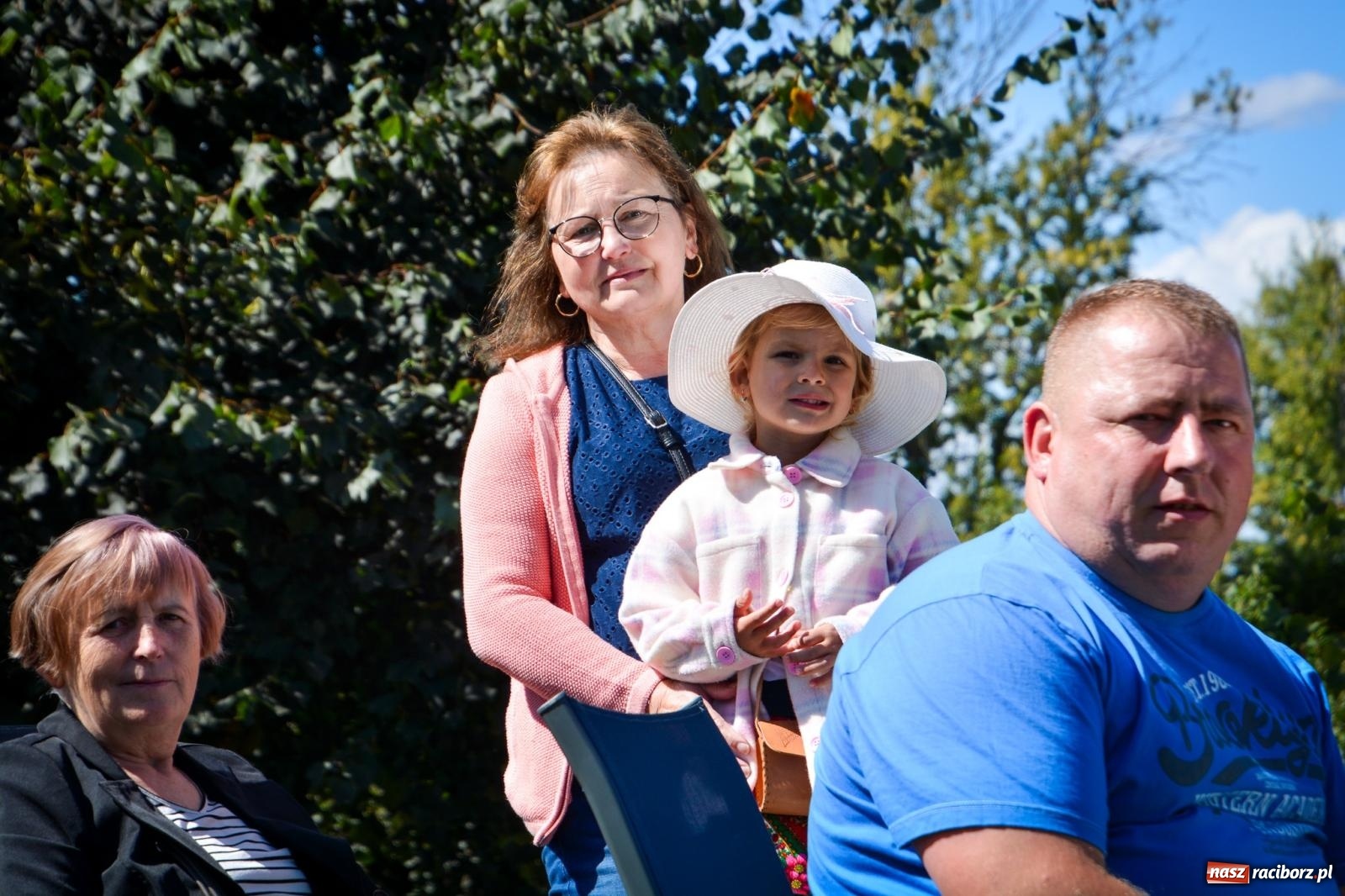 Zdjęcie w galerii na portalu naszraciborz.pl: Dożynki parafii Modzurów w Szonowicach – święto plonów i tradycji wiadomości z regionu