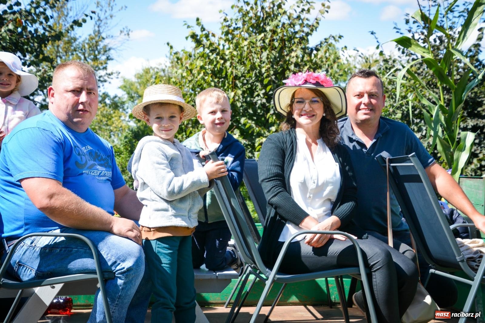 Zdjęcie w galerii na portalu naszraciborz.pl: Dożynki parafii Modzurów w Szonowicach – święto plonów i tradycji wiadomości z regionu