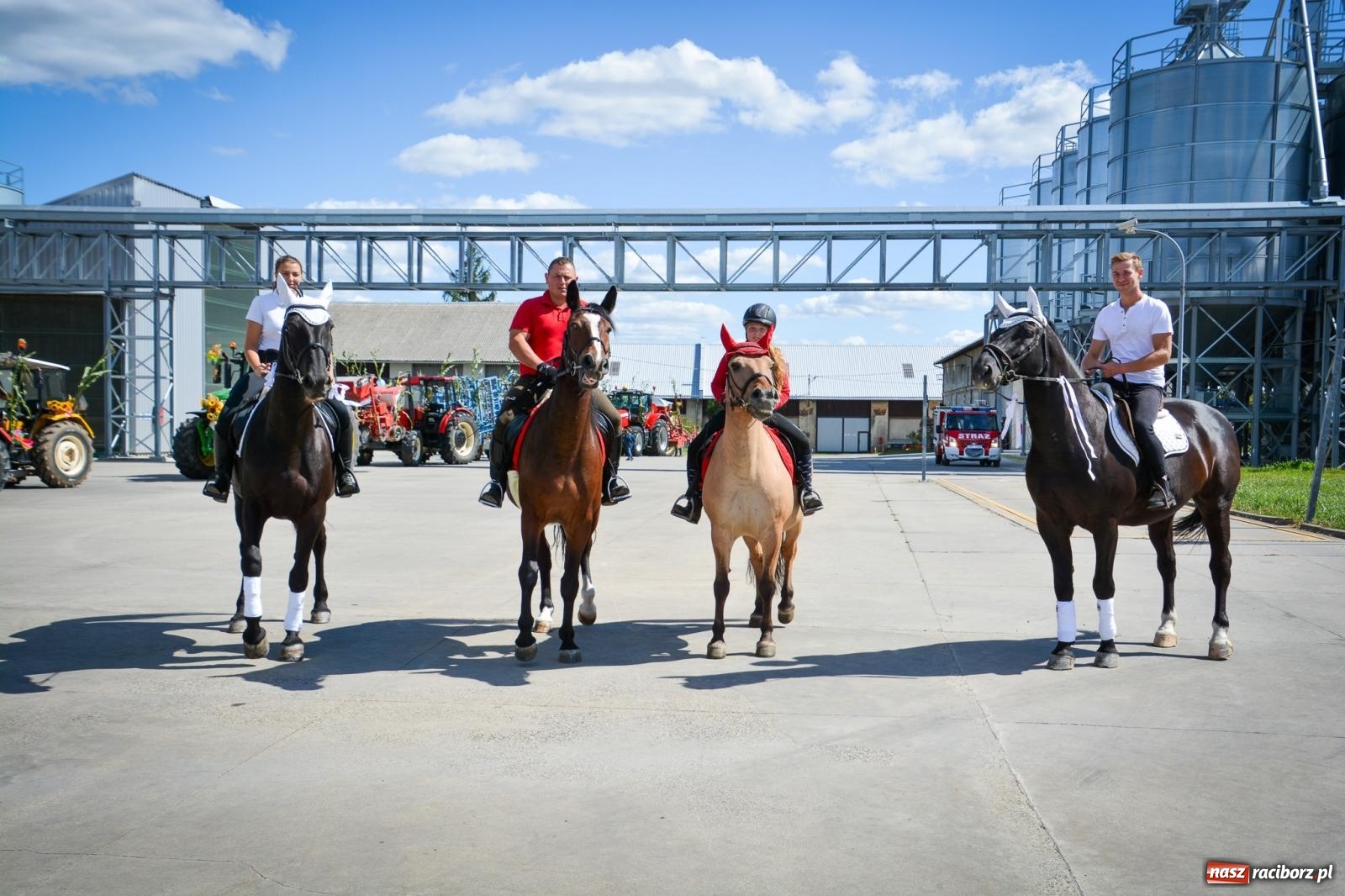 Zdjęcie w galerii na portalu naszraciborz.pl: Dożynki parafii Modzurów w Szonowicach – święto plonów i tradycji wiadomości z regionu