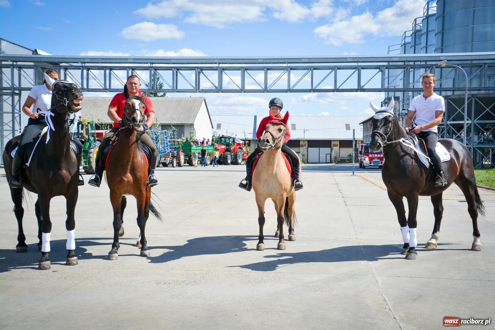 Zdjęcie w galerii na portalu naszraciborz.pl: Dożynki parafii Modzurów w Szonowicach – święto plonów i tradycji wiadomości z regionu