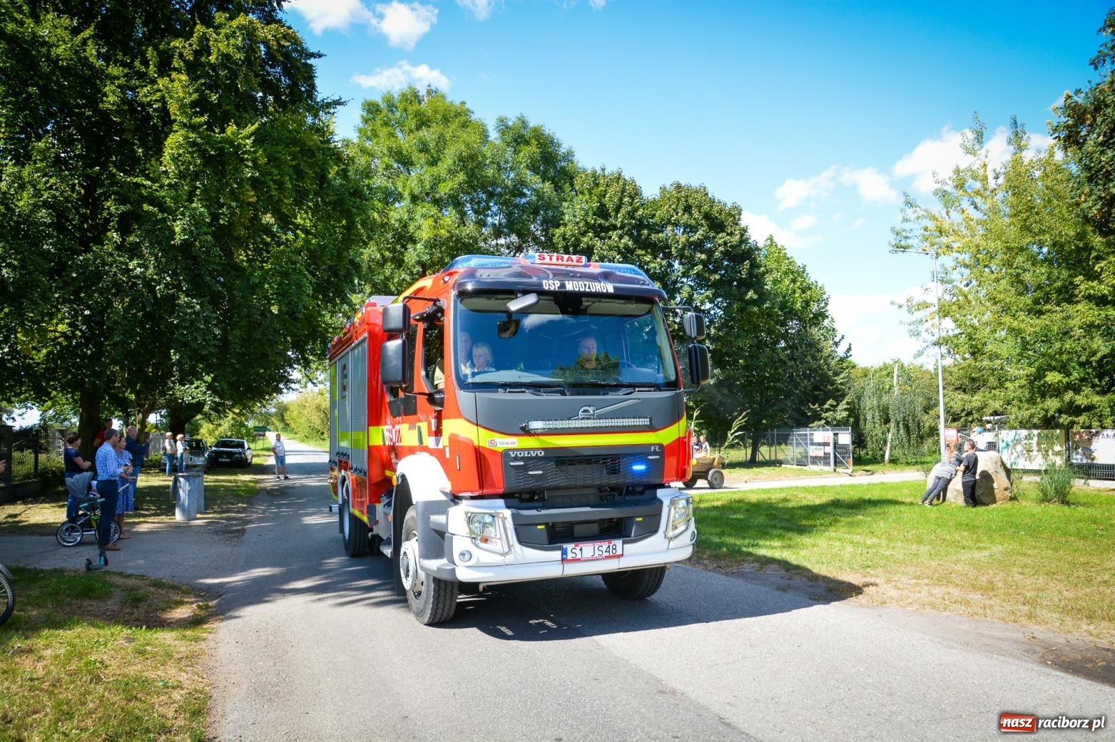Zdjęcie w galerii na portalu naszraciborz.pl: Dożynki parafii Modzurów w Szonowicach – święto plonów i tradycji wiadomości z regionu