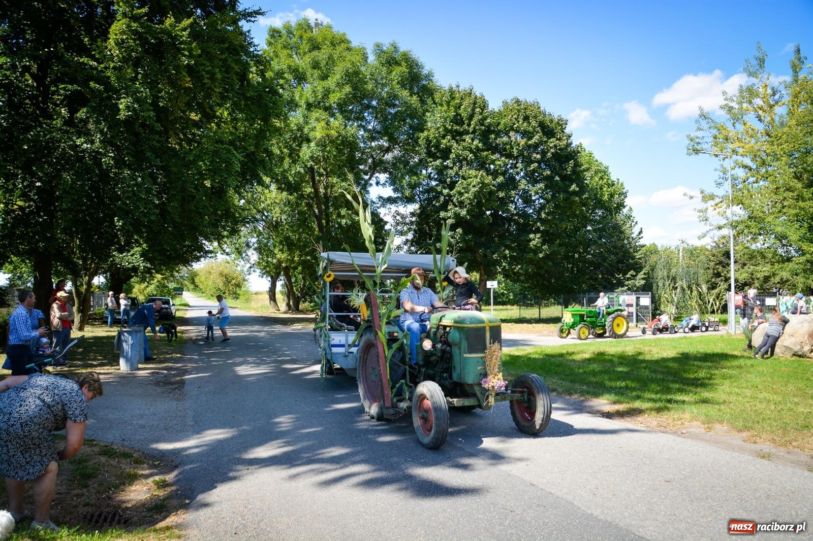 Zdjęcie w galerii na portalu naszraciborz.pl: Dożynki parafii Modzurów w Szonowicach – święto plonów i tradycji wiadomości z regionu