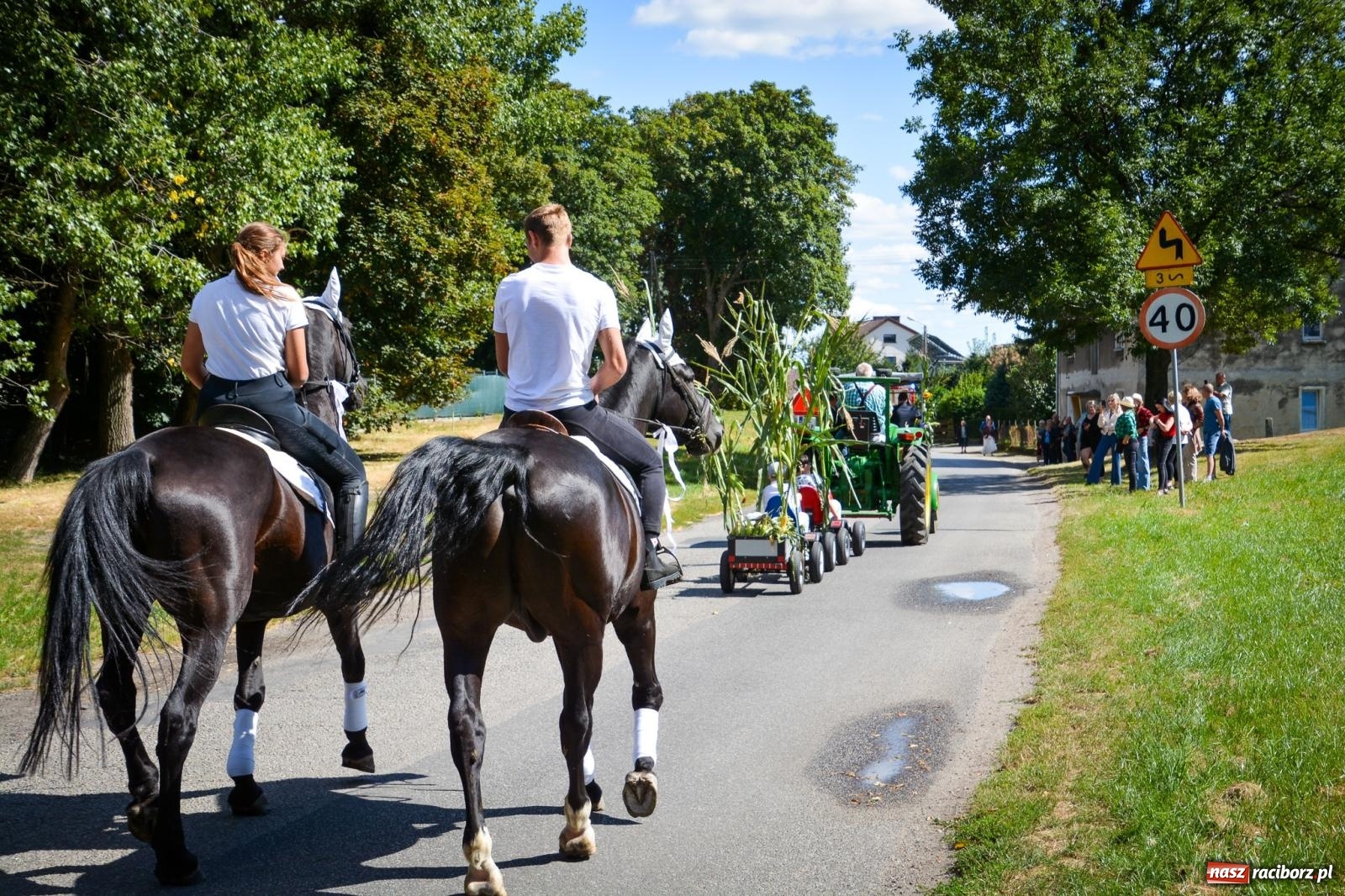 Zdjęcie w galerii na portalu naszraciborz.pl: Dożynki parafii Modzurów w Szonowicach – święto plonów i tradycji wiadomości z regionu