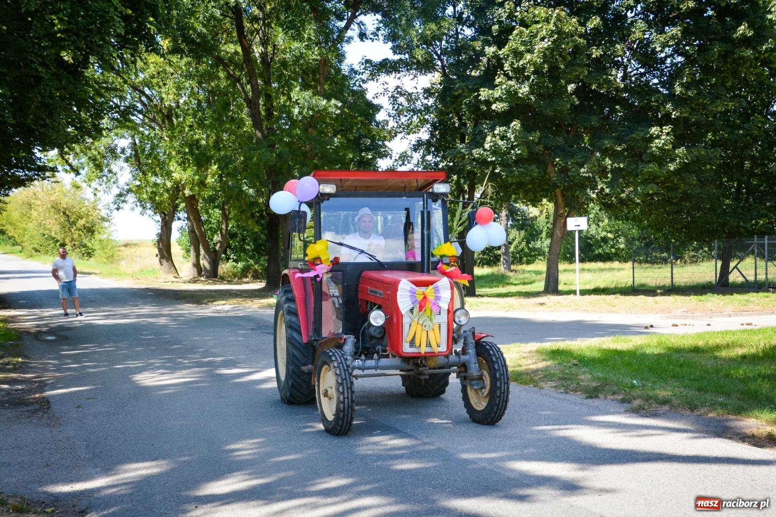 Zdjęcie w galerii na portalu naszraciborz.pl: Dożynki parafii Modzurów w Szonowicach – święto plonów i tradycji wiadomości z regionu