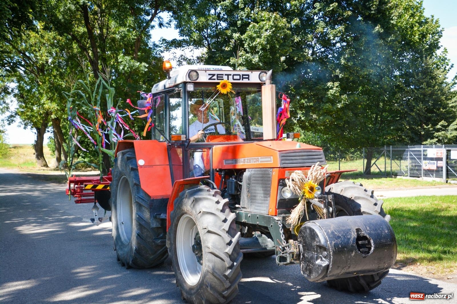 Zdjęcie w galerii na portalu naszraciborz.pl: Dożynki parafii Modzurów w Szonowicach – święto plonów i tradycji wiadomości z regionu