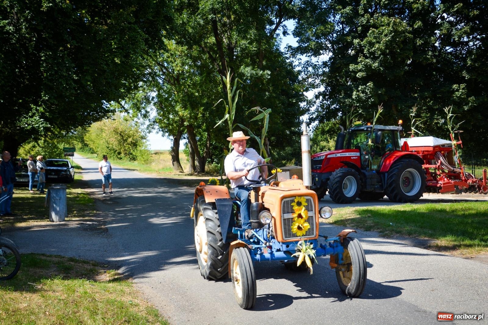 Zdjęcie w galerii na portalu naszraciborz.pl: Dożynki parafii Modzurów w Szonowicach – święto plonów i tradycji wiadomości z regionu