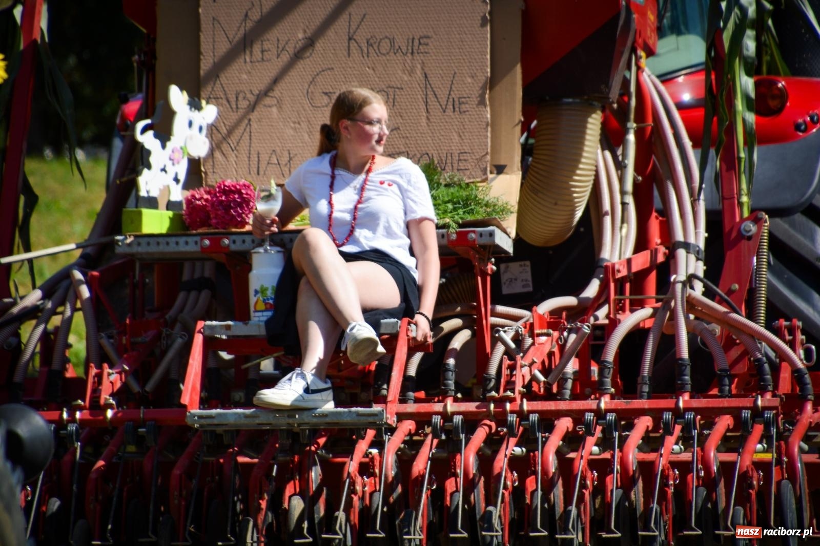 Zdjęcie w galerii na portalu naszraciborz.pl: Dożynki parafii Modzurów w Szonowicach – święto plonów i tradycji wiadomości z regionu