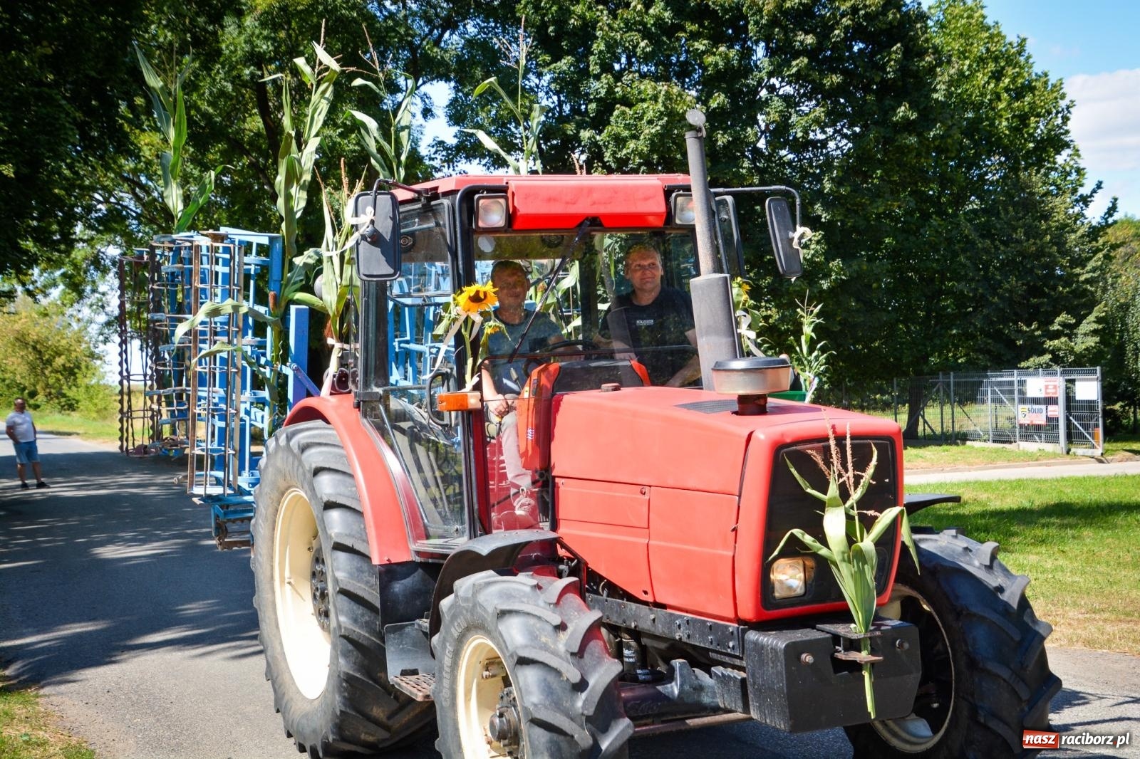 Zdjęcie w galerii na portalu naszraciborz.pl: Dożynki parafii Modzurów w Szonowicach – święto plonów i tradycji wiadomości z regionu