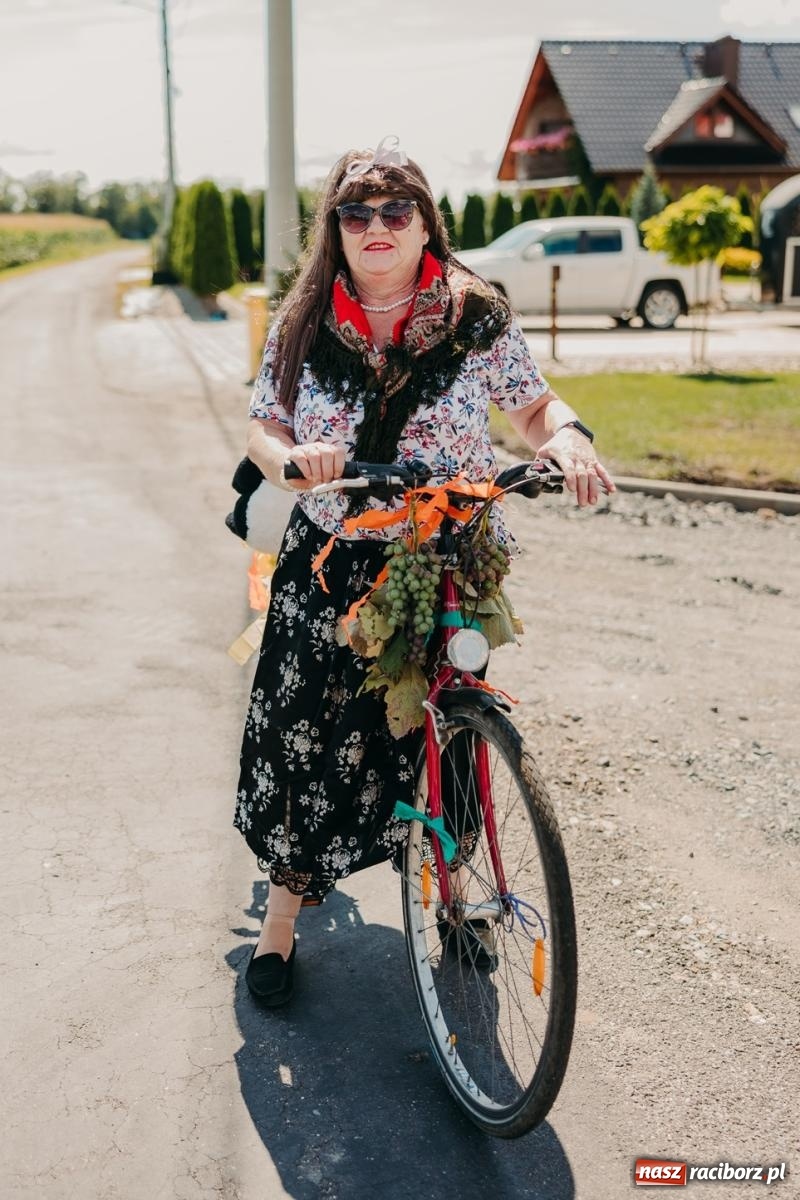 Zdjęcie w galerii na portalu naszraciborz.pl: Maków świętował plony – barwny korowód, konkursy i muzyka [FOTO i WIDEO] wiadomości z regionu