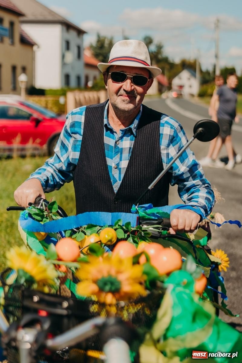 Zdjęcie w galerii na portalu naszraciborz.pl: Maków świętował plony – barwny korowód, konkursy i muzyka [FOTO i WIDEO] wiadomości z regionu