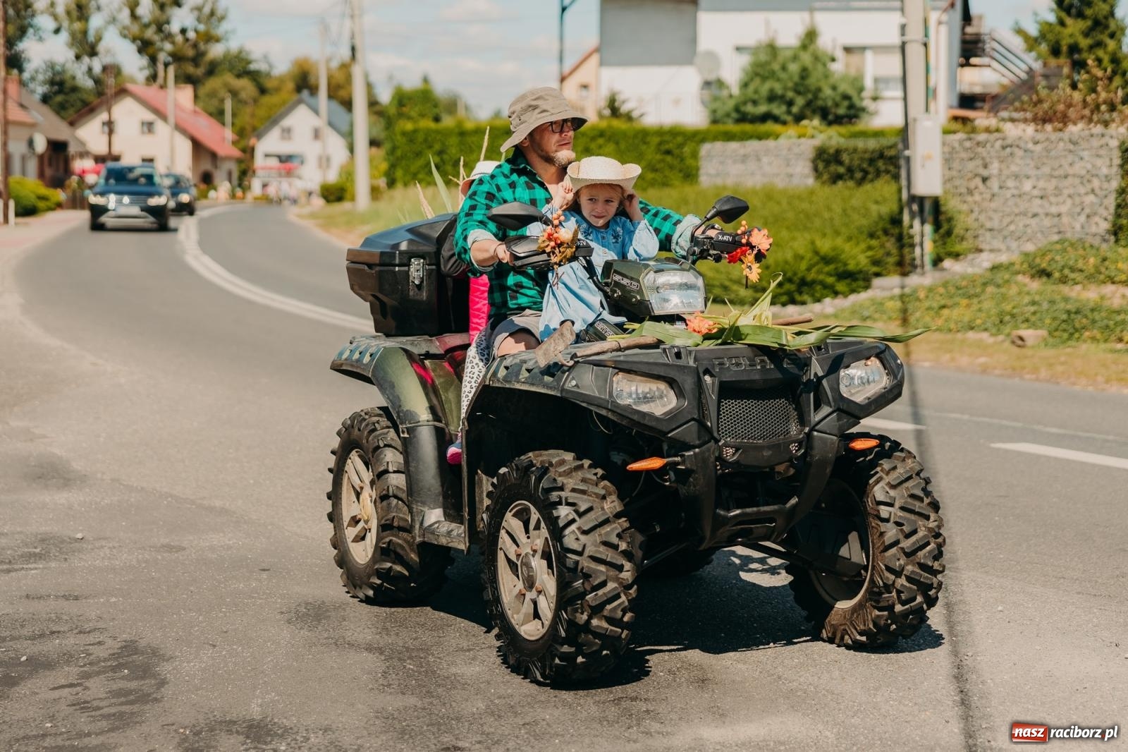 Zdjęcie w galerii na portalu naszraciborz.pl: Maków świętował plony – barwny korowód, konkursy i muzyka [FOTO i WIDEO] wiadomości z regionu