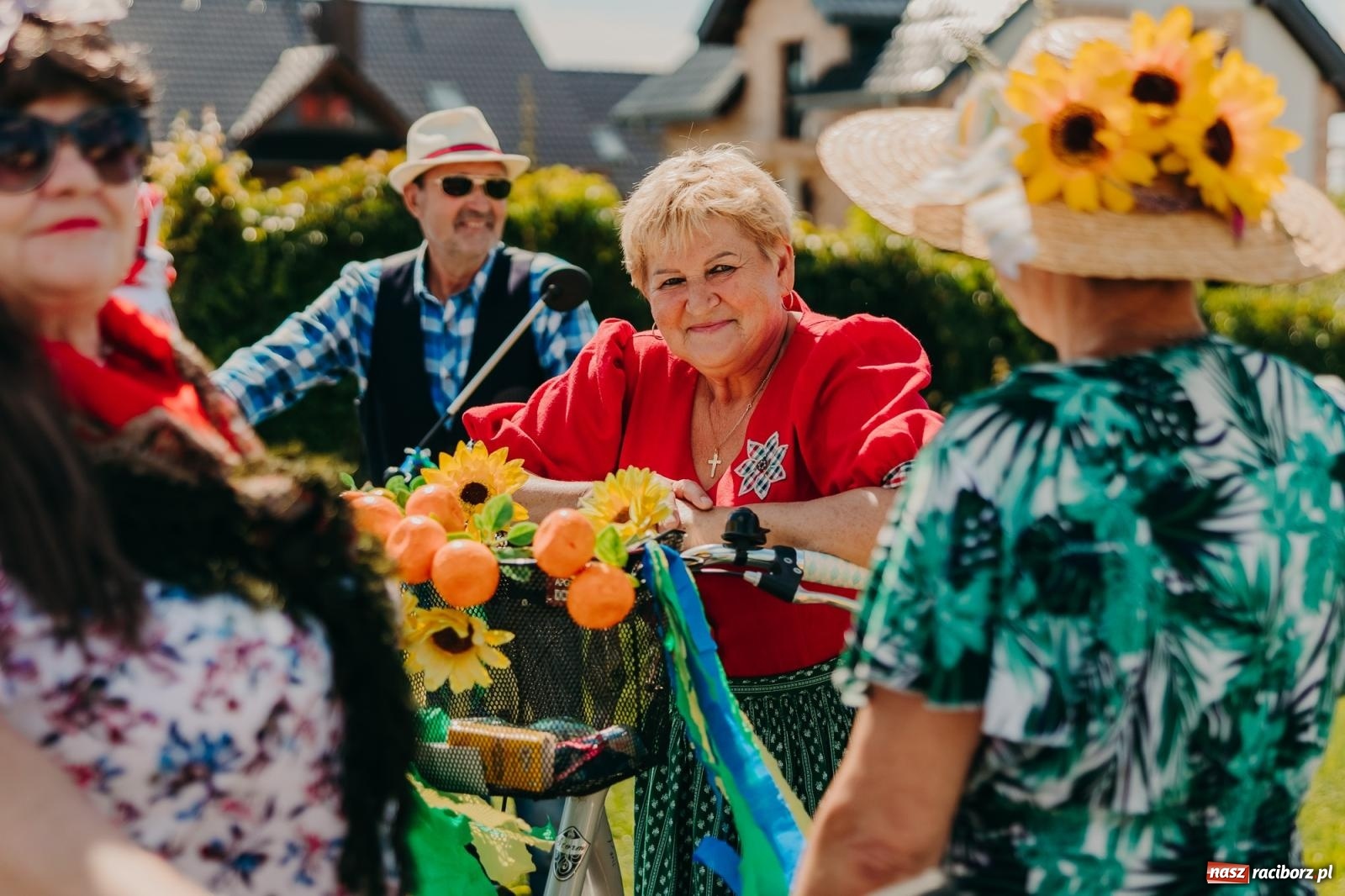 Zdjęcie w galerii na portalu naszraciborz.pl: Maków świętował plony – barwny korowód, konkursy i muzyka [FOTO i WIDEO] wiadomości z regionu