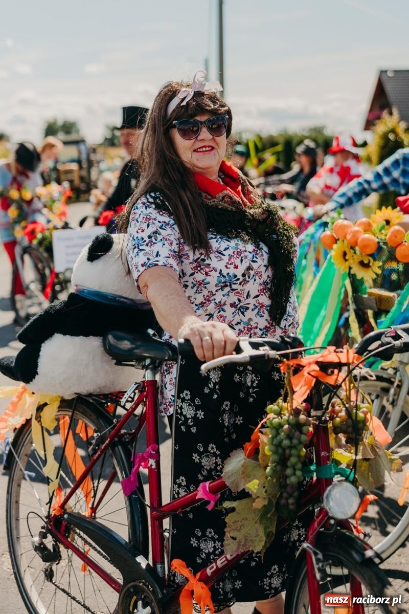 Zdjęcie w galerii na portalu naszraciborz.pl: Maków świętował plony – barwny korowód, konkursy i muzyka [FOTO i WIDEO] wiadomości z regionu