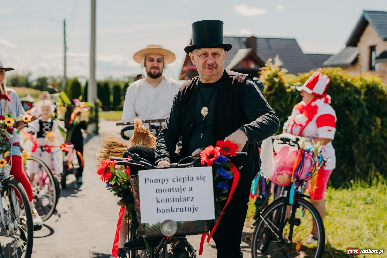 Zdjęcie w galerii na portalu naszraciborz.pl: Maków świętował plony – barwny korowód, konkursy i muzyka [FOTO i WIDEO] wiadomości z regionu