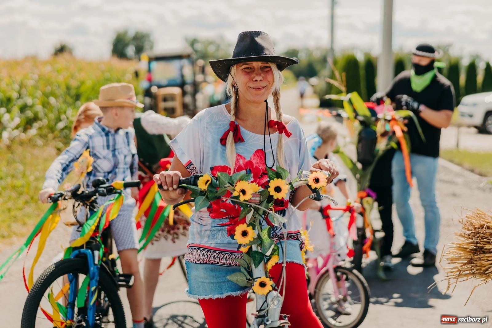 Zdjęcie w galerii na portalu naszraciborz.pl: Maków świętował plony – barwny korowód, konkursy i muzyka [FOTO i WIDEO] wiadomości z regionu