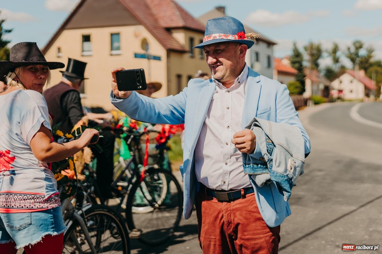Zdjęcie w galerii na portalu naszraciborz.pl: Maków świętował plony – barwny korowód, konkursy i muzyka [FOTO i WIDEO] wiadomości z regionu