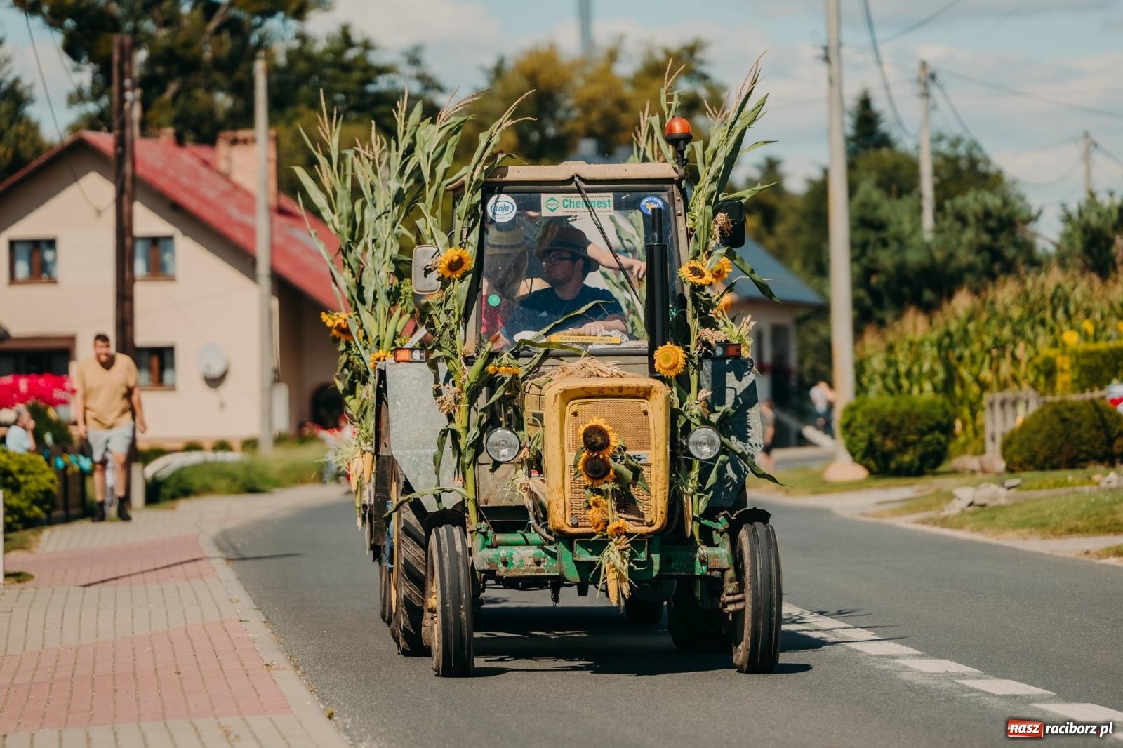 Zdjęcie w galerii na portalu naszraciborz.pl: Maków świętował plony – barwny korowód, konkursy i muzyka [FOTO i WIDEO] wiadomości z regionu