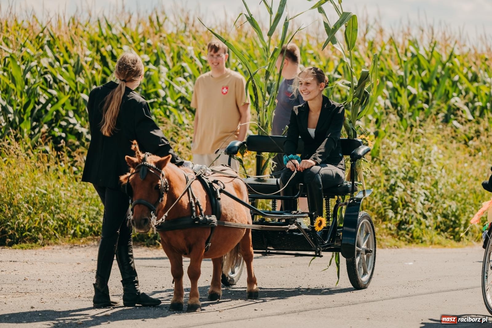 Zdjęcie w galerii na portalu naszraciborz.pl: Maków świętował plony – barwny korowód, konkursy i muzyka [FOTO i WIDEO] wiadomości z regionu