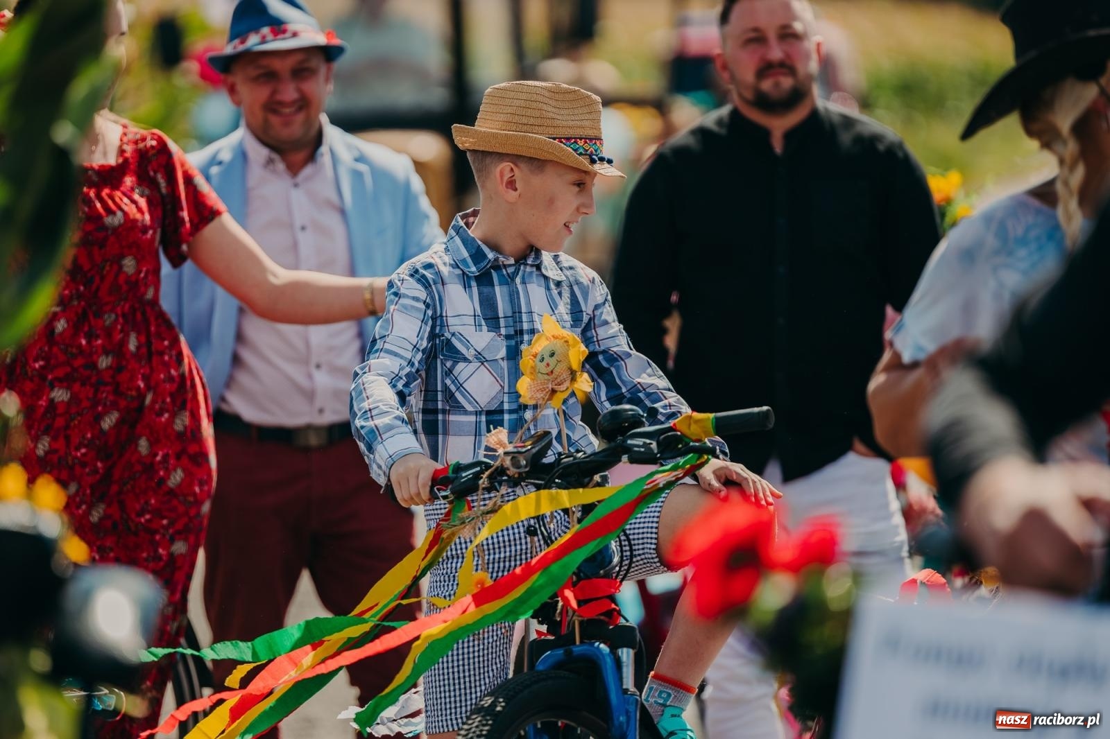 Zdjęcie w galerii na portalu naszraciborz.pl: Maków świętował plony – barwny korowód, konkursy i muzyka [FOTO i WIDEO] wiadomości z regionu