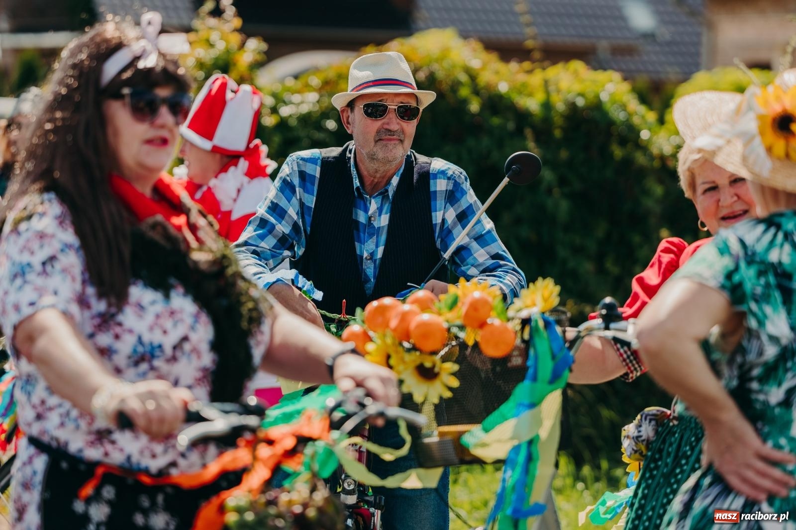 Zdjęcie w galerii na portalu naszraciborz.pl: Maków świętował plony – barwny korowód, konkursy i muzyka [FOTO i WIDEO] wiadomości z regionu