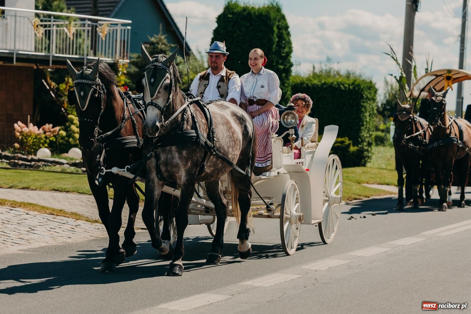 Zdjęcie w galerii na portalu naszraciborz.pl: Maków świętował plony – barwny korowód, konkursy i muzyka [FOTO i WIDEO] wiadomości z regionu