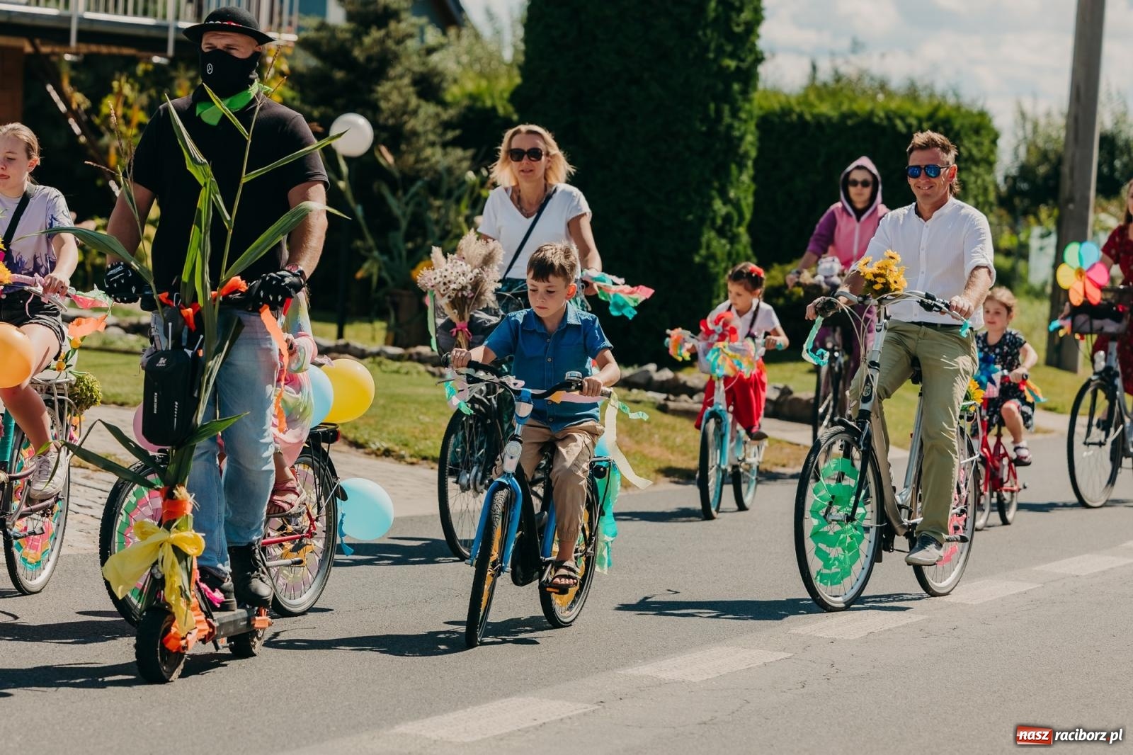 Zdjęcie w galerii na portalu naszraciborz.pl: Maków świętował plony – barwny korowód, konkursy i muzyka [FOTO i WIDEO] wiadomości z regionu