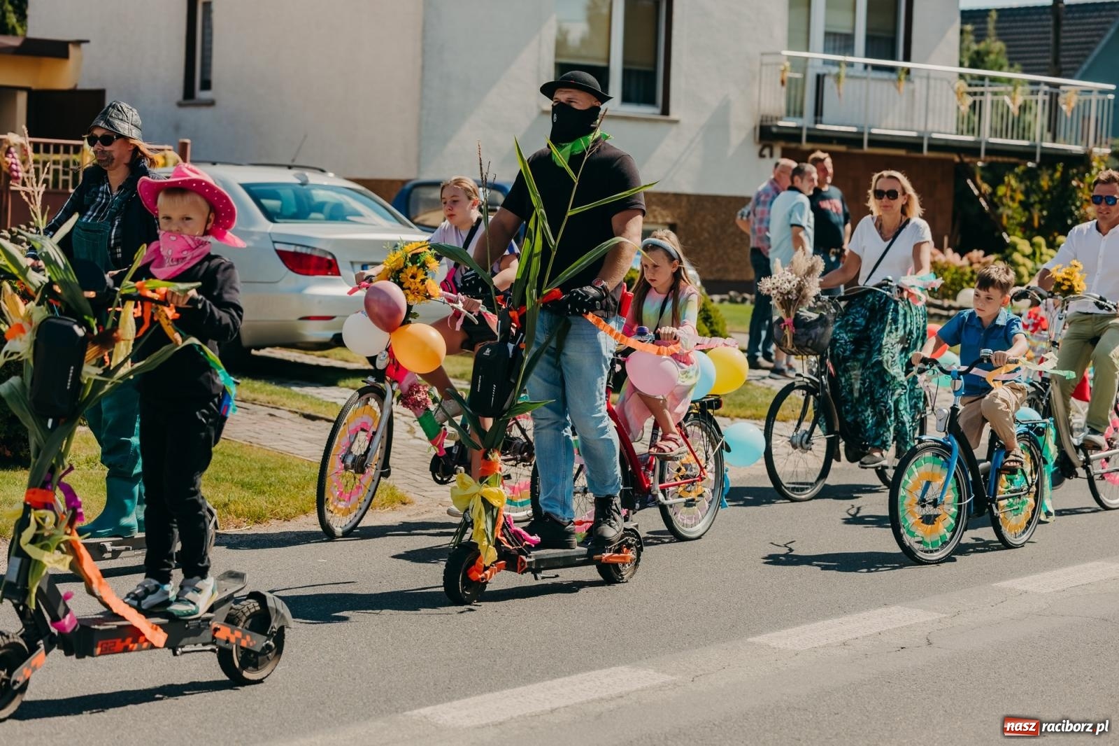 Zdjęcie w galerii na portalu naszraciborz.pl: Maków świętował plony – barwny korowód, konkursy i muzyka [FOTO i WIDEO] wiadomości z regionu