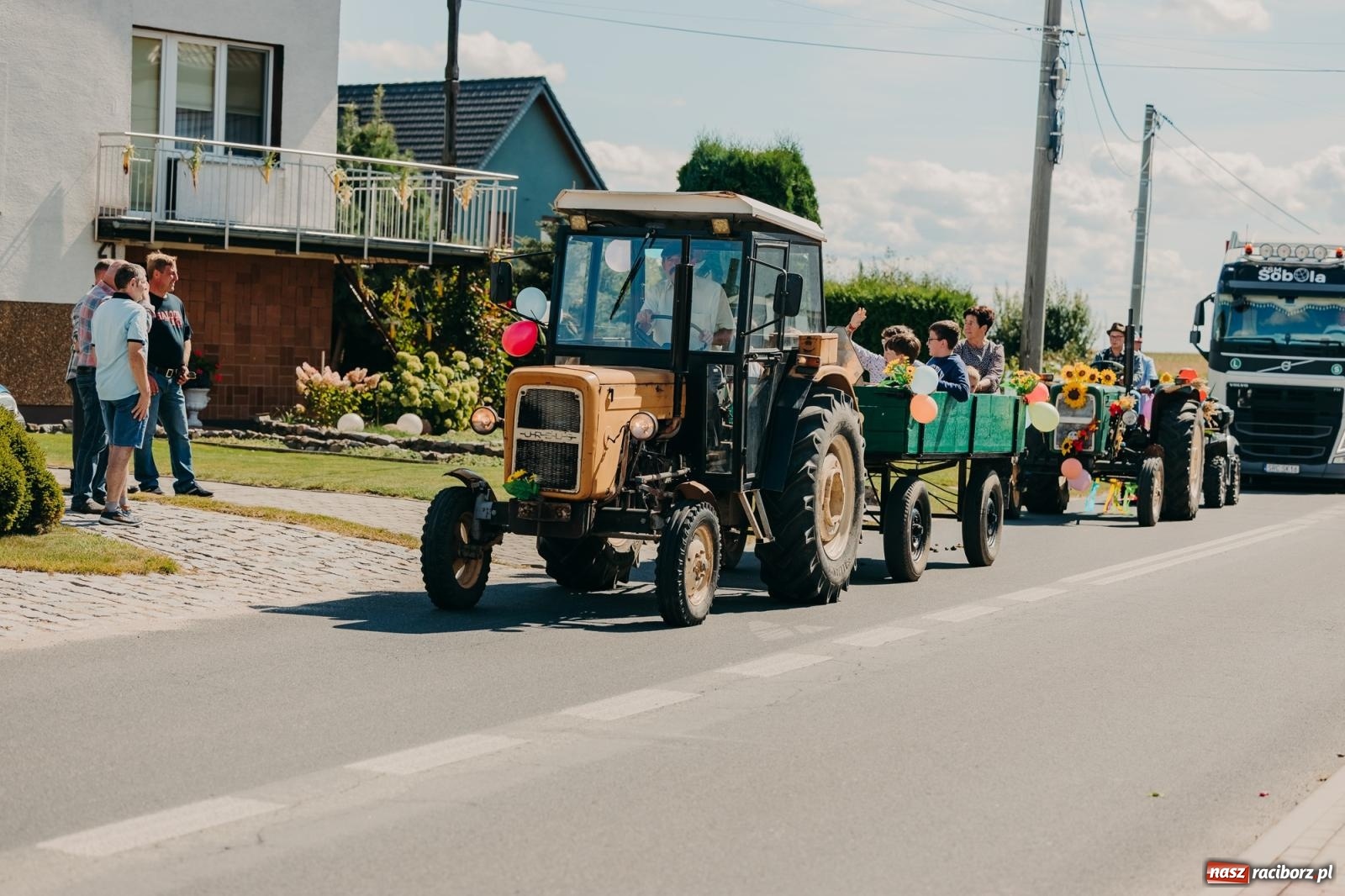Zdjęcie w galerii na portalu naszraciborz.pl: Maków świętował plony – barwny korowód, konkursy i muzyka [FOTO i WIDEO] wiadomości z regionu