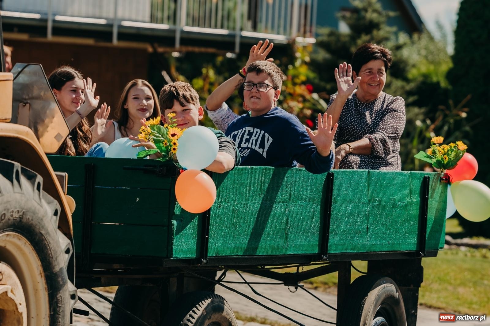 Zdjęcie w galerii na portalu naszraciborz.pl: Maków świętował plony – barwny korowód, konkursy i muzyka [FOTO i WIDEO] wiadomości z regionu