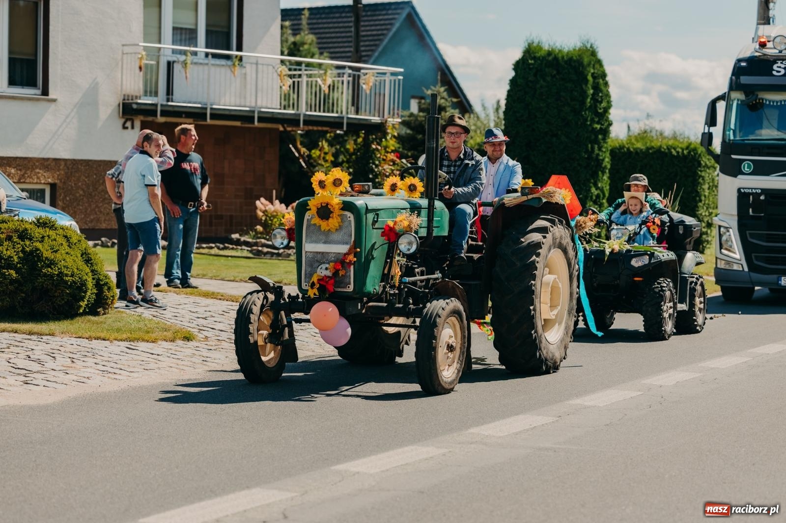 Zdjęcie w galerii na portalu naszraciborz.pl: Maków świętował plony – barwny korowód, konkursy i muzyka [FOTO i WIDEO] wiadomości z regionu