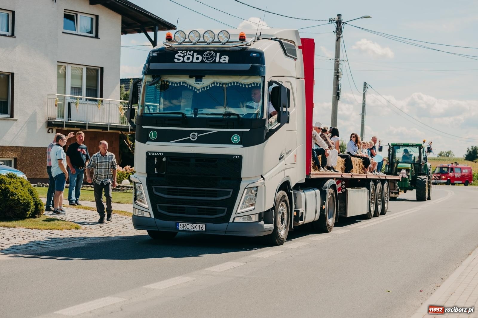 Zdjęcie w galerii na portalu naszraciborz.pl: Maków świętował plony – barwny korowód, konkursy i muzyka [FOTO i WIDEO] wiadomości z regionu