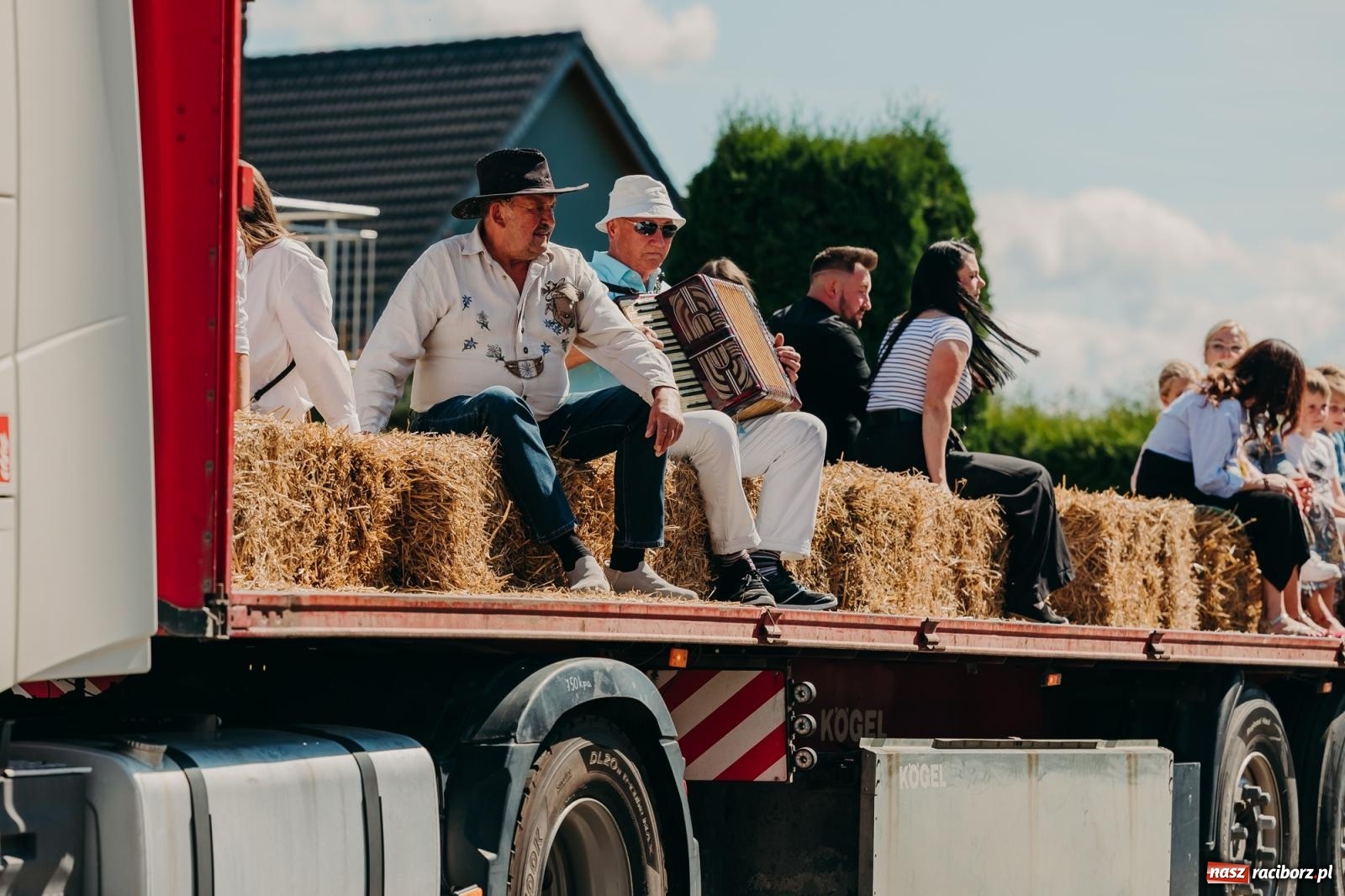 Zdjęcie w galerii na portalu naszraciborz.pl: Maków świętował plony – barwny korowód, konkursy i muzyka [FOTO i WIDEO] wiadomości z regionu