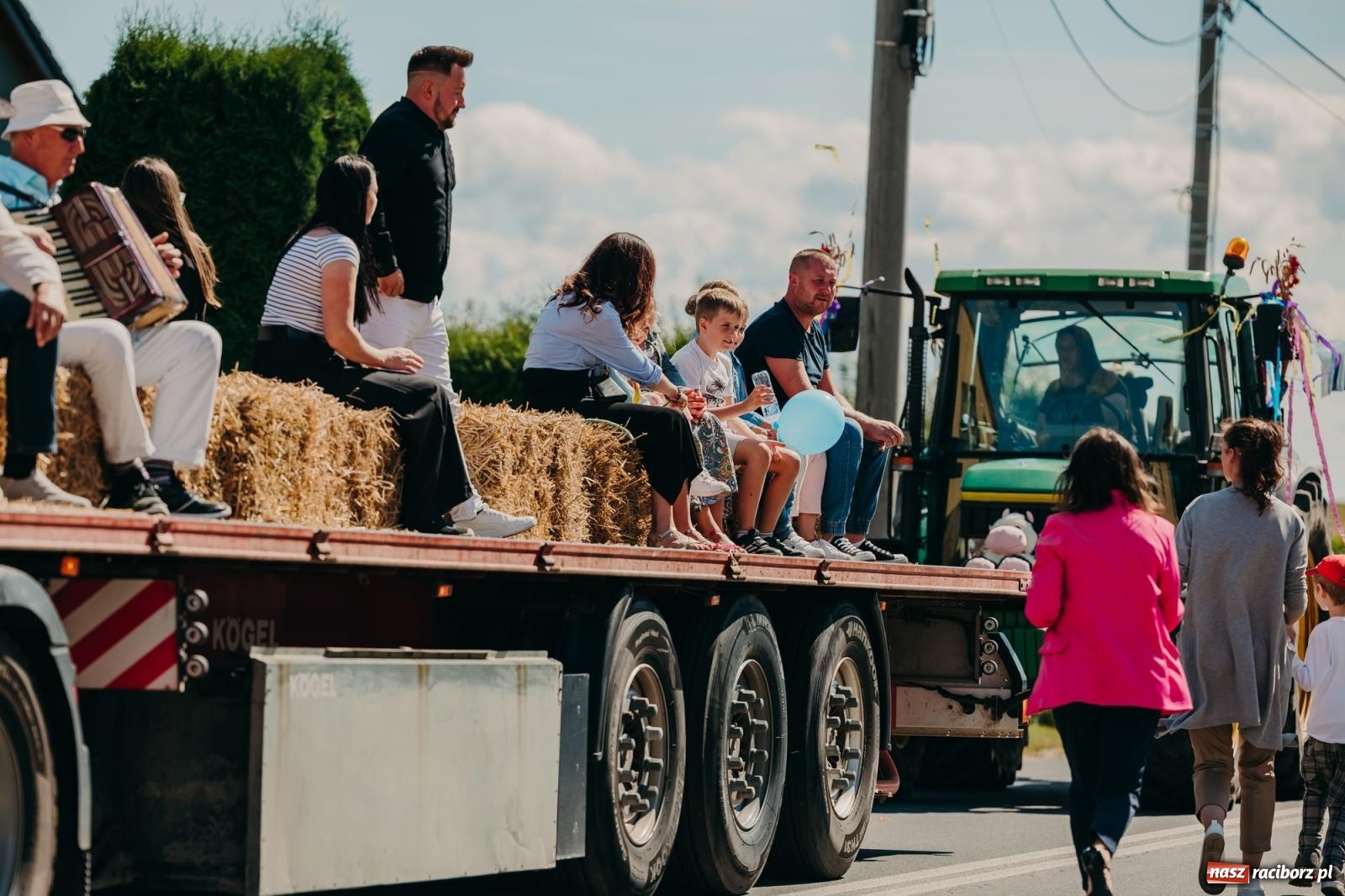 Zdjęcie w galerii na portalu naszraciborz.pl: Maków świętował plony – barwny korowód, konkursy i muzyka [FOTO i WIDEO] wiadomości z regionu