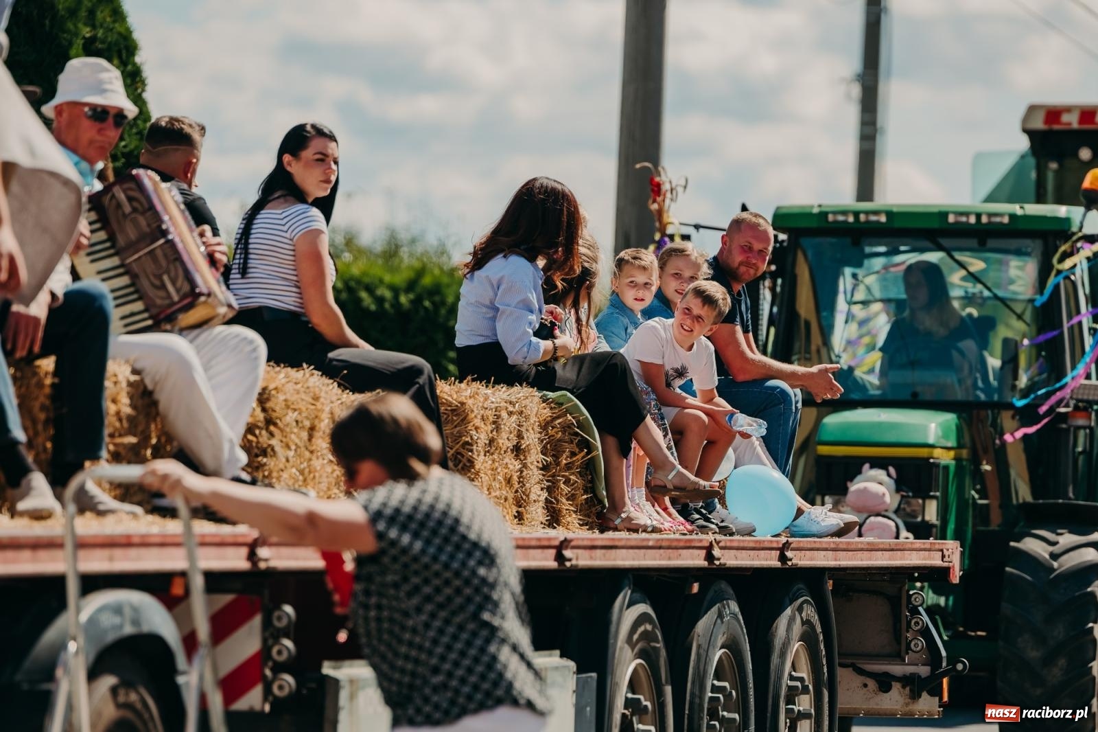 Zdjęcie w galerii na portalu naszraciborz.pl: Maków świętował plony – barwny korowód, konkursy i muzyka [FOTO i WIDEO] wiadomości z regionu