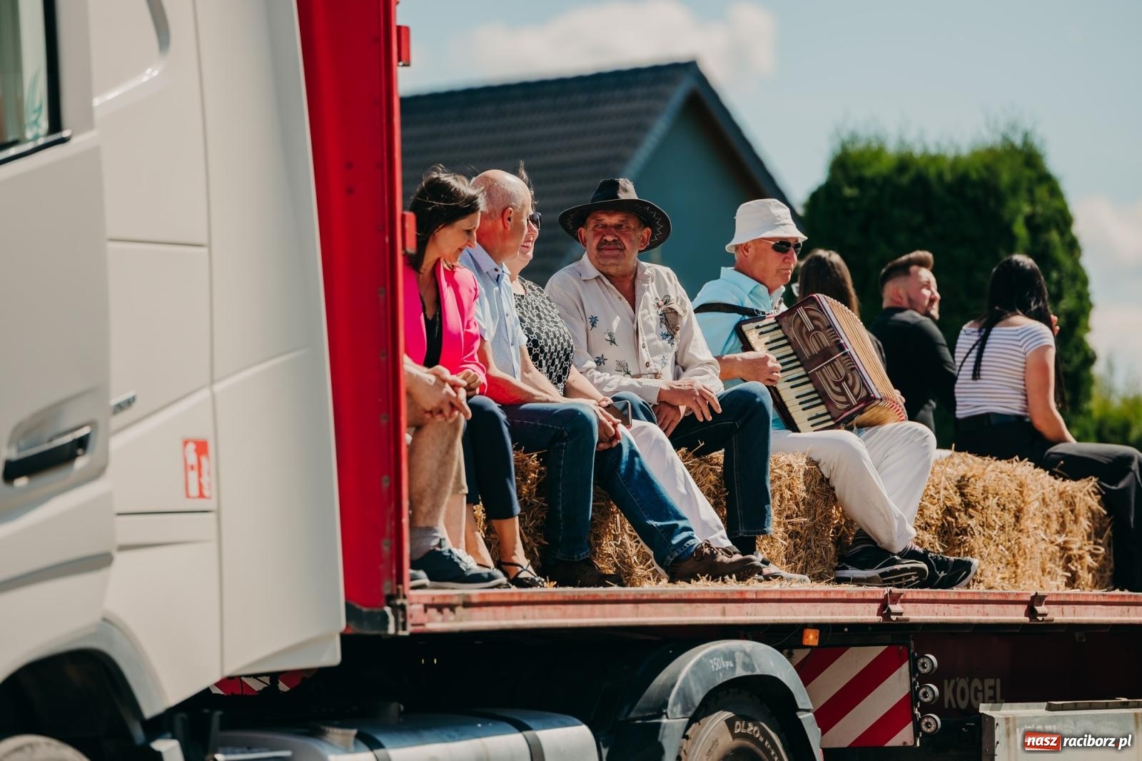 Zdjęcie w galerii na portalu naszraciborz.pl: Maków świętował plony – barwny korowód, konkursy i muzyka [FOTO i WIDEO] wiadomości z regionu