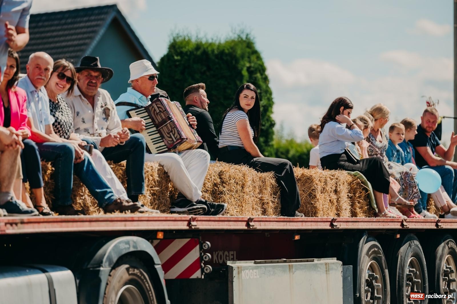 Zdjęcie w galerii na portalu naszraciborz.pl: Maków świętował plony – barwny korowód, konkursy i muzyka [FOTO i WIDEO] wiadomości z regionu
