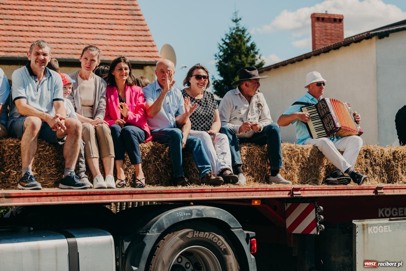 Zdjęcie w galerii na portalu naszraciborz.pl: Maków świętował plony – barwny korowód, konkursy i muzyka [FOTO i WIDEO] wiadomości z regionu