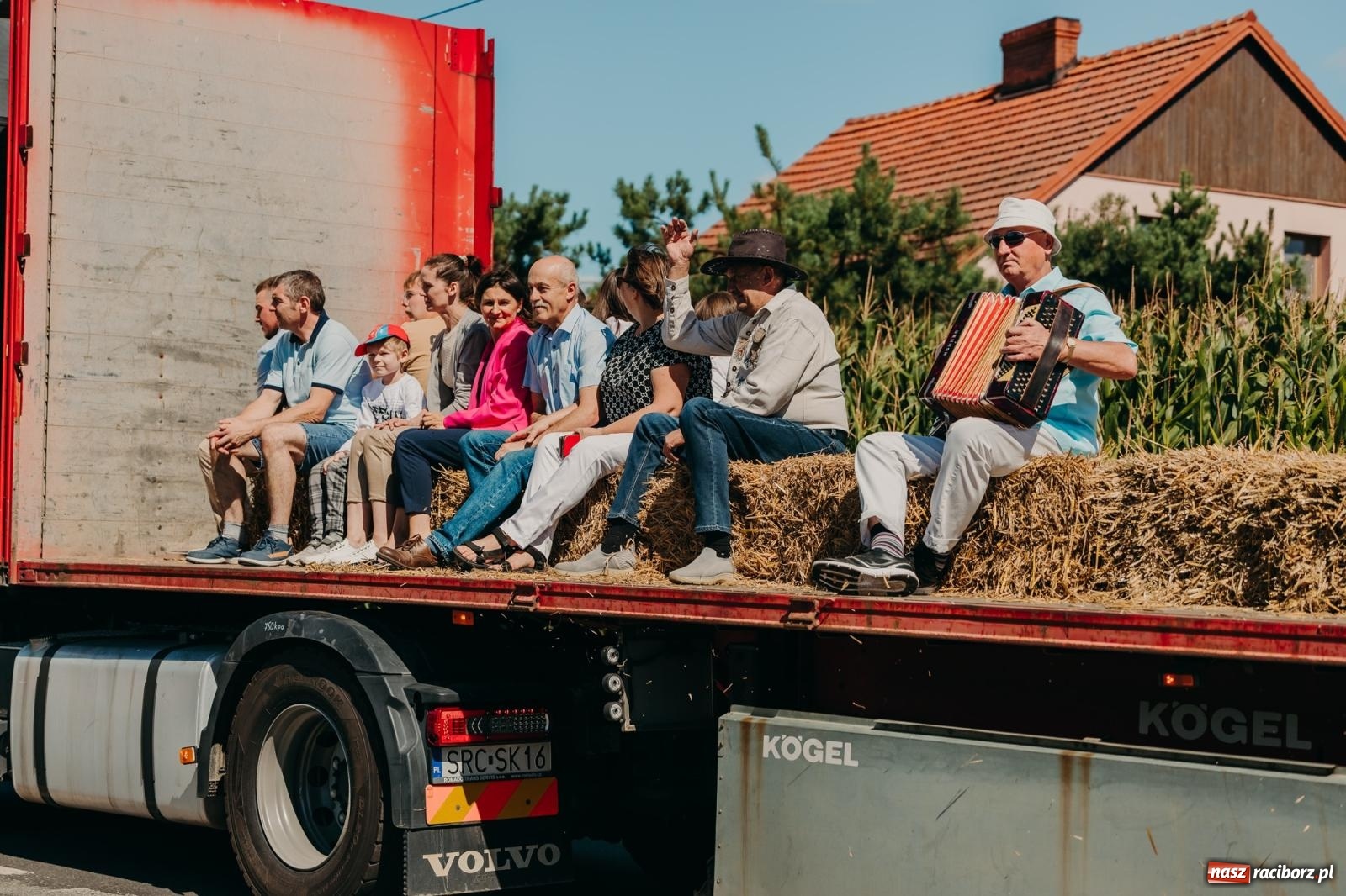 Zdjęcie w galerii na portalu naszraciborz.pl: Maków świętował plony – barwny korowód, konkursy i muzyka [FOTO i WIDEO] wiadomości z regionu