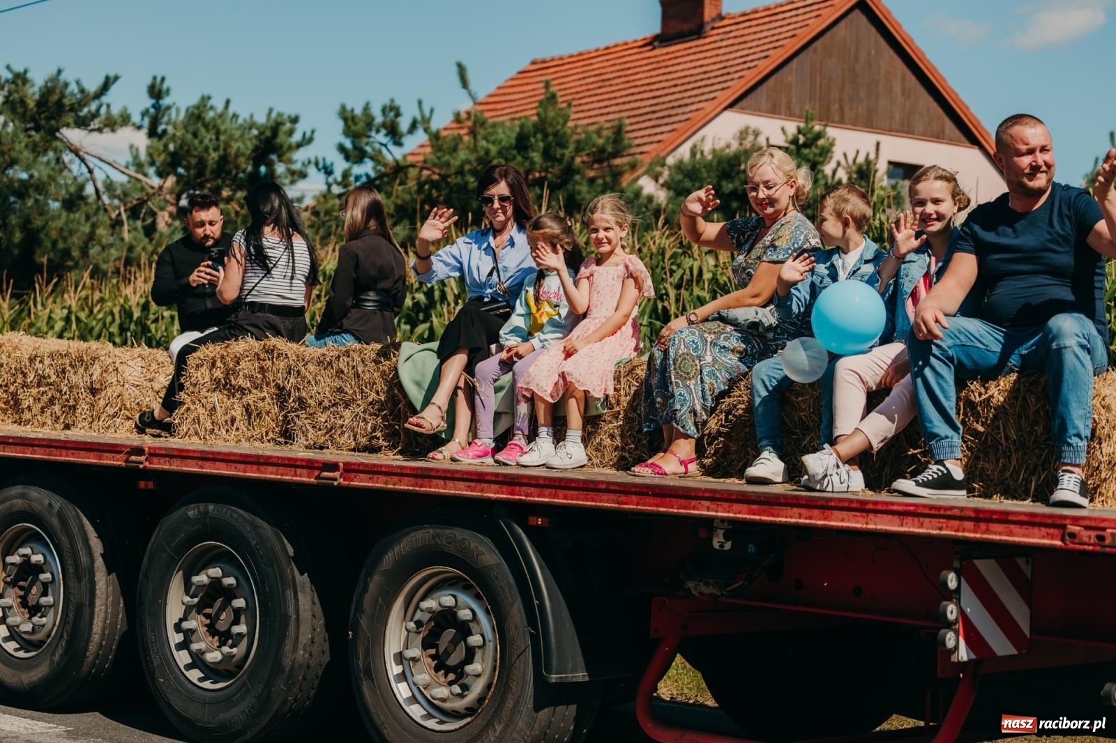 Zdjęcie w galerii na portalu naszraciborz.pl: Maków świętował plony – barwny korowód, konkursy i muzyka [FOTO i WIDEO] wiadomości z regionu