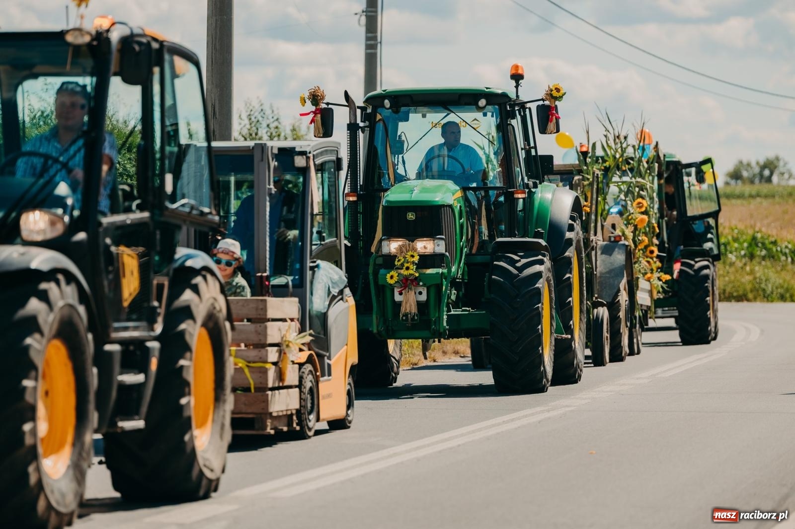 Zdjęcie w galerii na portalu naszraciborz.pl: Maków świętował plony – barwny korowód, konkursy i muzyka [FOTO i WIDEO] wiadomości z regionu