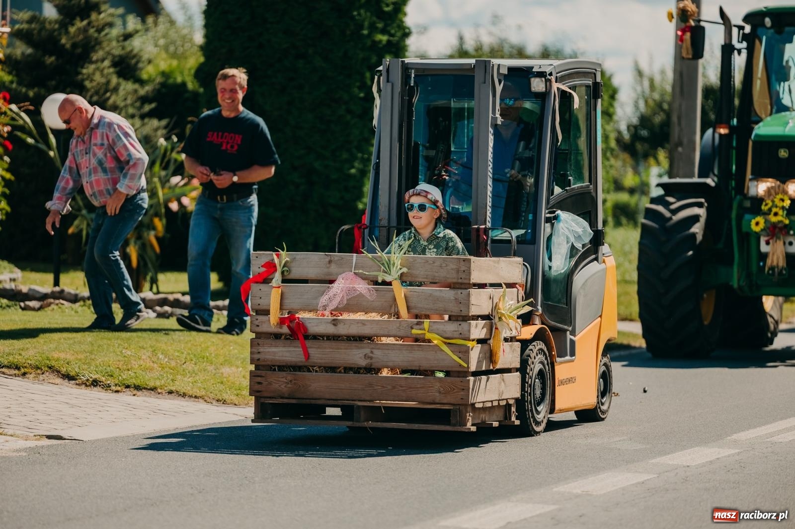 Zdjęcie w galerii na portalu naszraciborz.pl: Maków świętował plony – barwny korowód, konkursy i muzyka [FOTO i WIDEO] wiadomości z regionu