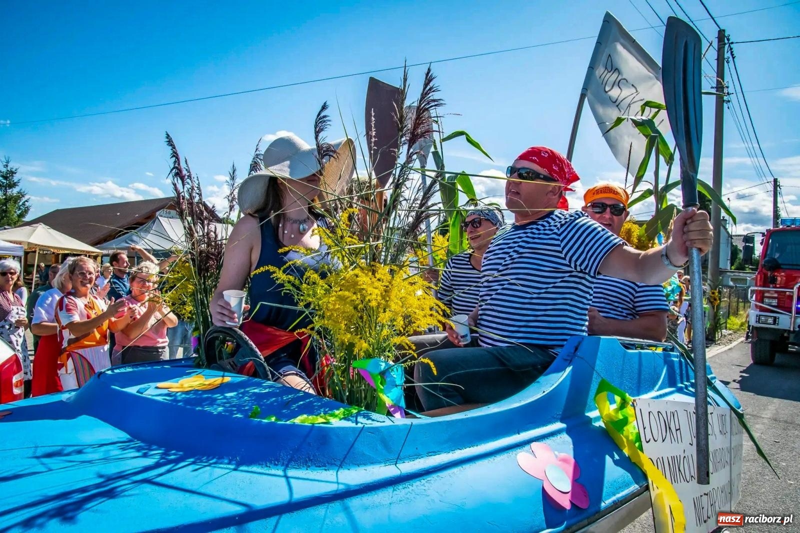 Zdjęcie w galerii na portalu naszraciborz.pl: Roszków. Kowboje, pszczółki i śnieżynki zajechali na dożynki wiadomości z regionu
