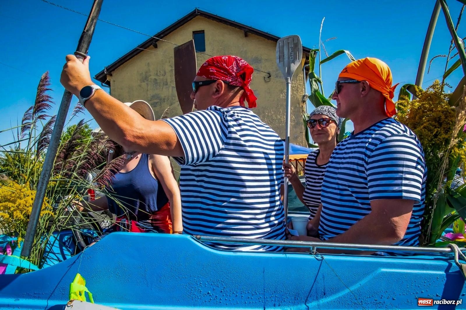 Zdjęcie w galerii na portalu naszraciborz.pl: Roszków. Kowboje, pszczółki i śnieżynki zajechali na dożynki wiadomości z regionu