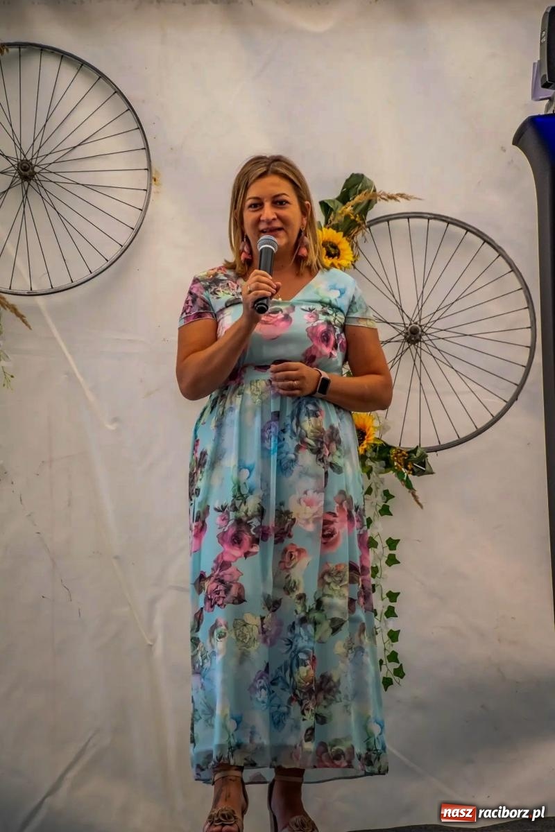 Zdjęcie w galerii na portalu naszraciborz.pl: Roszków. Kowboje, pszczółki i śnieżynki zajechali na dożynki wiadomości z regionu