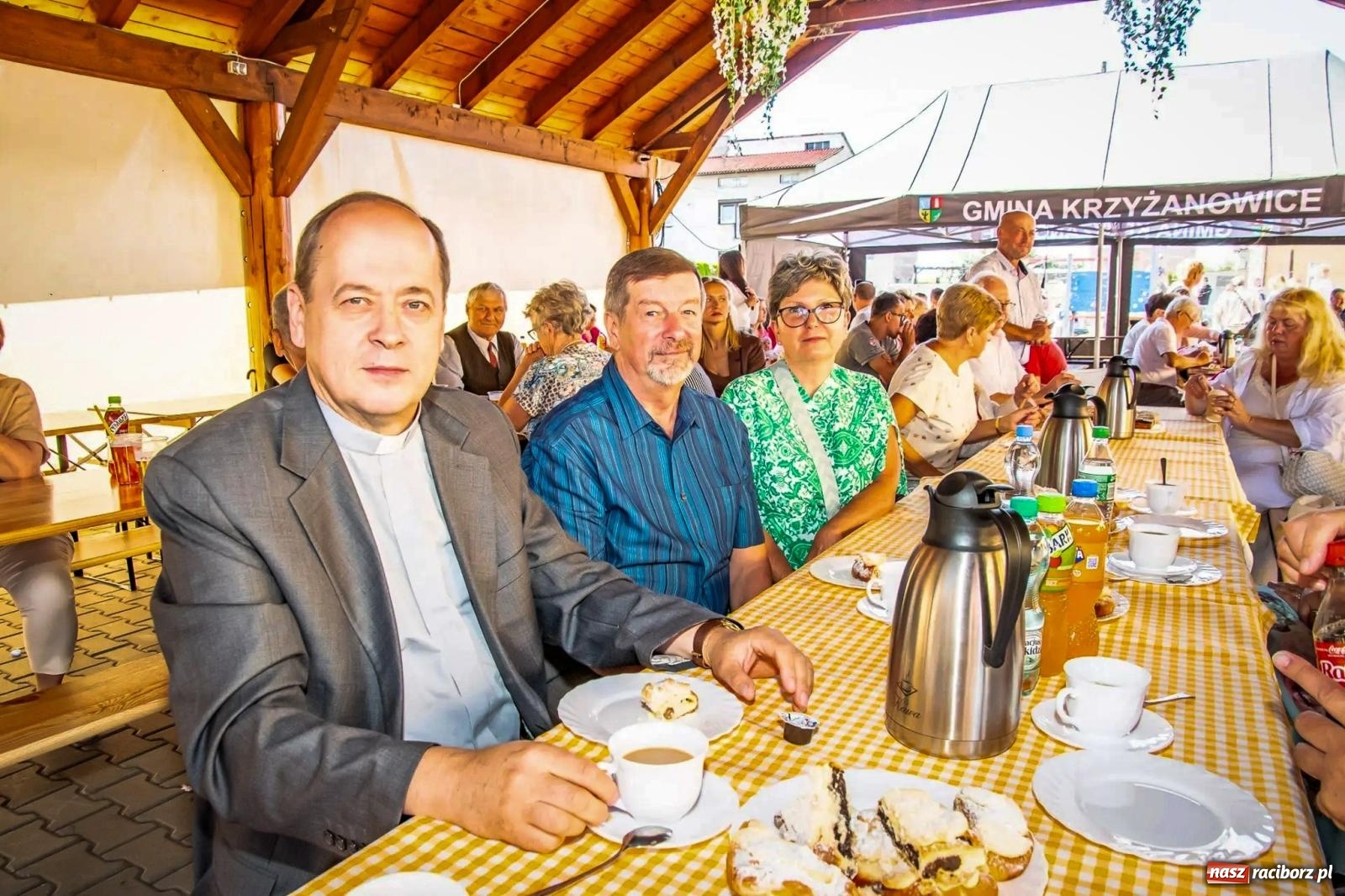 Zdjęcie w galerii na portalu naszraciborz.pl: Roszków. Kowboje, pszczółki i śnieżynki zajechali na dożynki wiadomości z regionu