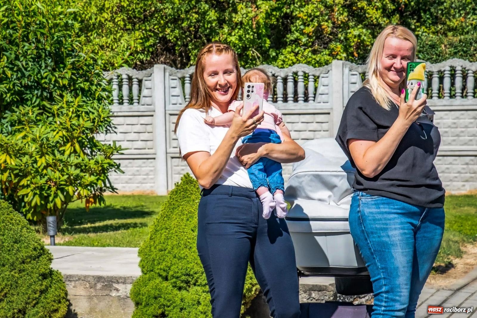 Zdjęcie w galerii na portalu naszraciborz.pl: Roszków. Kowboje, pszczółki i śnieżynki zajechali na dożynki wiadomości z regionu