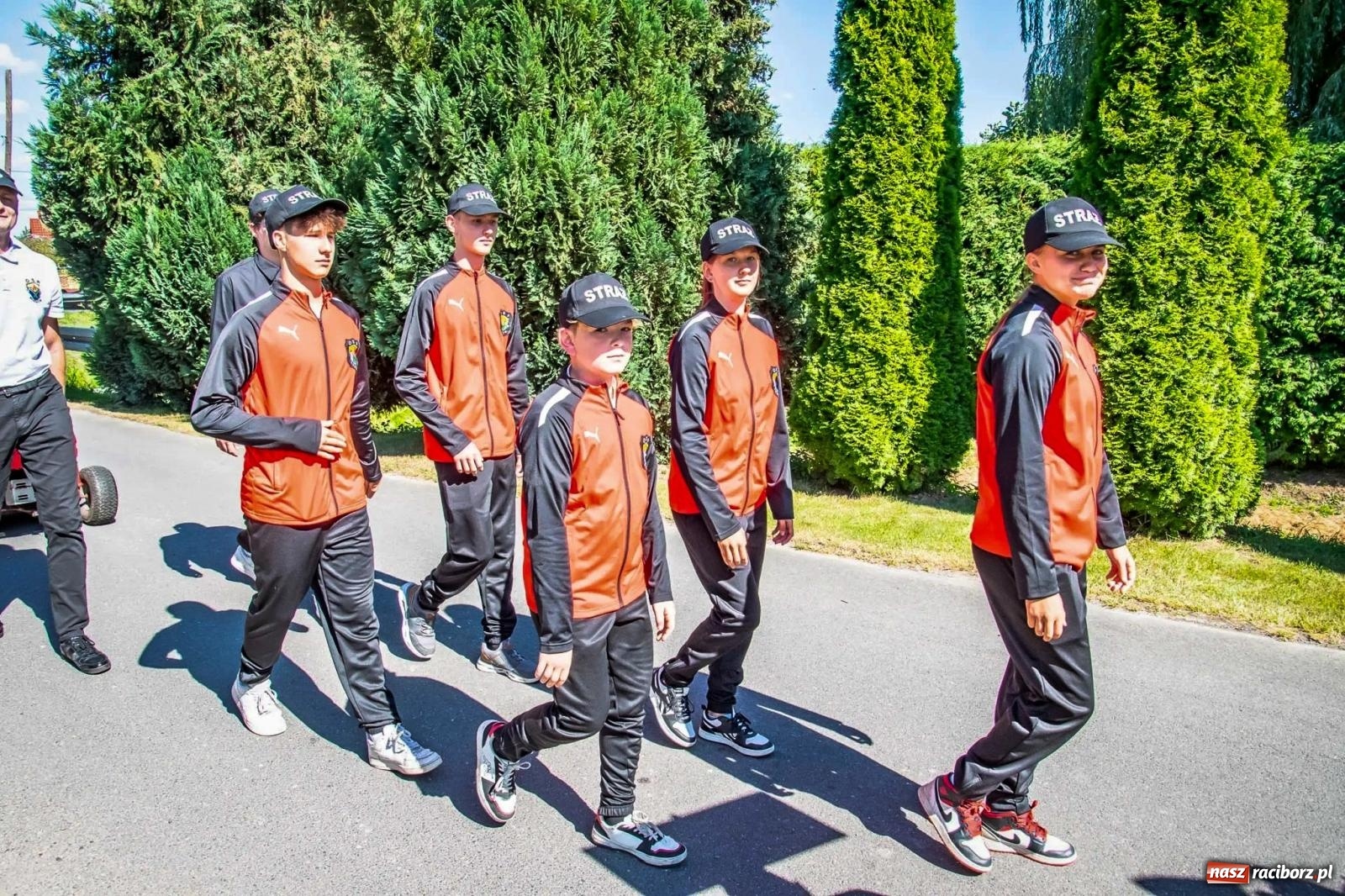 Zdjęcie w galerii na portalu naszraciborz.pl: Roszków. Kowboje, pszczółki i śnieżynki zajechali na dożynki wiadomości z regionu